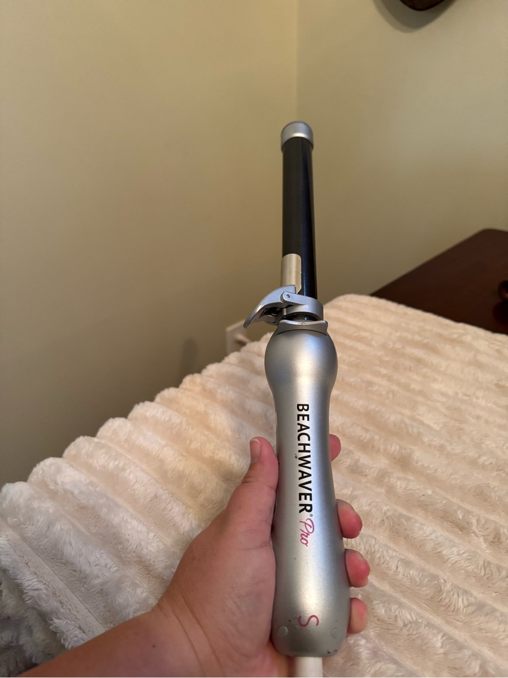 BEACHWAVER Pro Curling Wand in Silver and Black